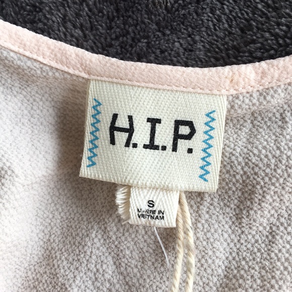 HIP Lace Top - Picture 4 of 6